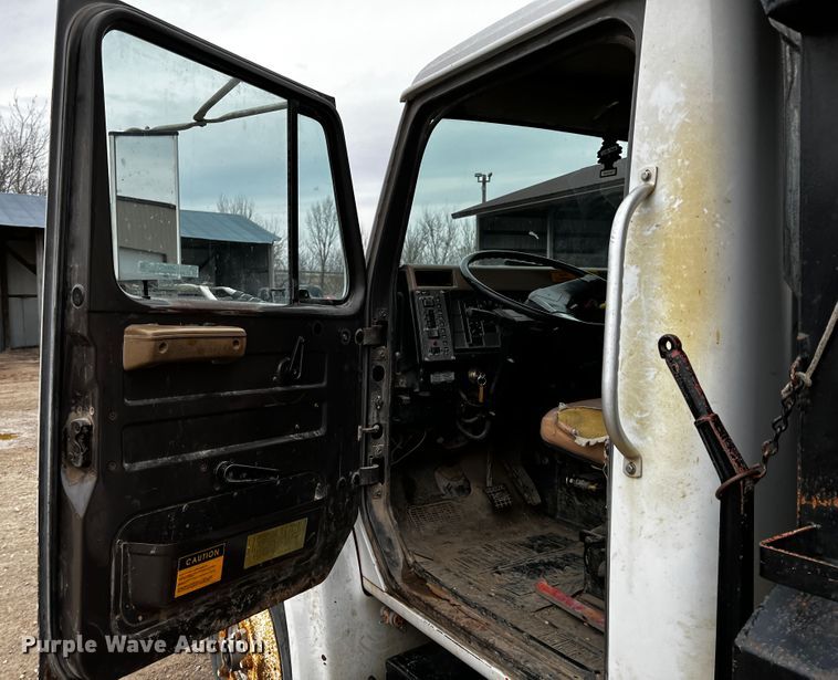 image for item JH9317 1993 International 4900  dump truck