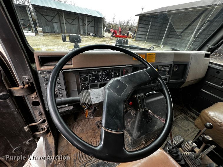 image for item JH9317 1993 International 4900  dump truck