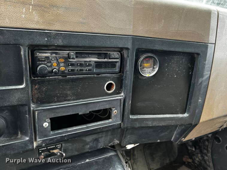 image for item JH9317 1993 International 4900  dump truck