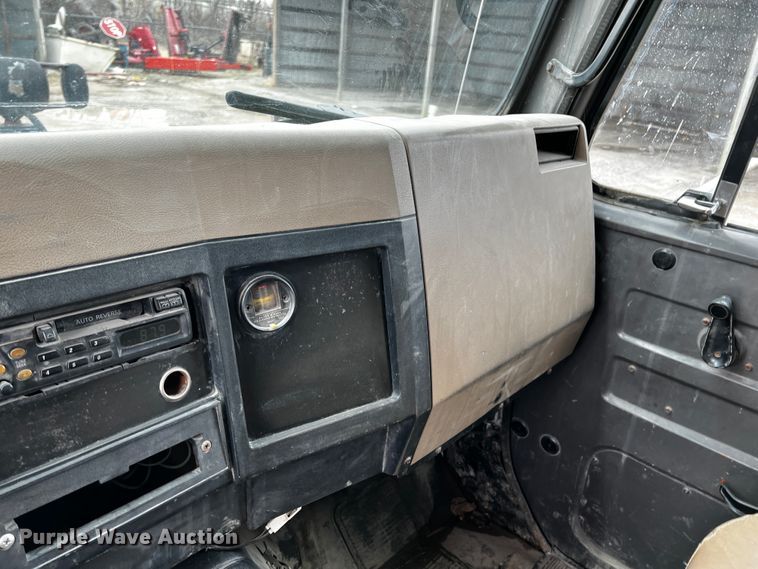 image for item JH9317 1993 International 4900  dump truck