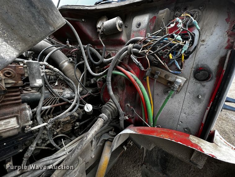 image for item JH9317 1993 International 4900  dump truck