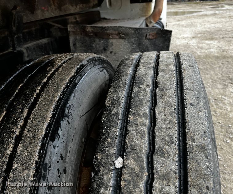 image for item JH9317 1993 International 4900  dump truck