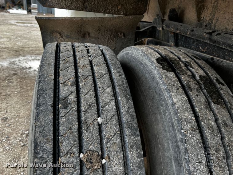 image for item JH9317 1993 International 4900  dump truck