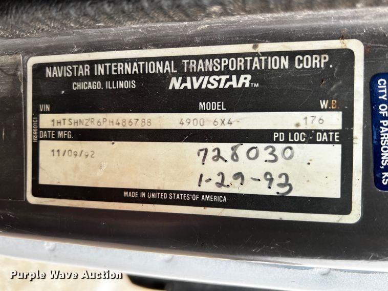 image for item JH9317 1993 International 4900  dump truck