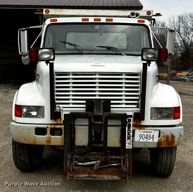 image for item JH9318 2001 International 4900  dump truck