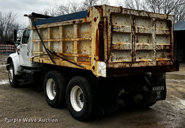 image for item JH9318 2001 International 4900  dump truck
