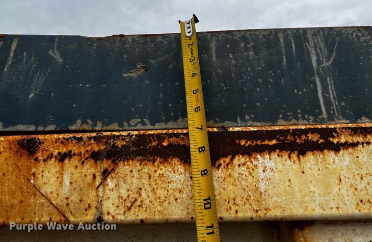 image for item JH9318 2001 International 4900  dump truck