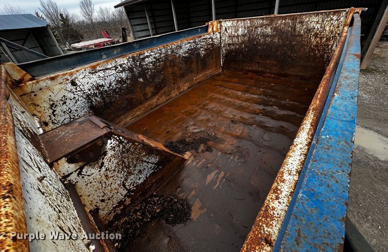 image for item JH9318 2001 International 4900  dump truck