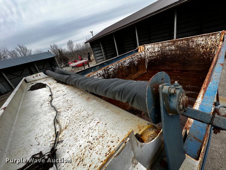 image for item JH9318 2001 International 4900  dump truck