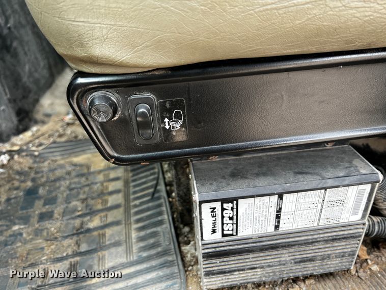 image for item JH9318 2001 International 4900  dump truck