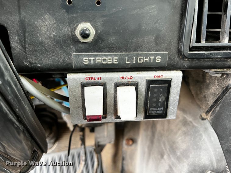 image for item JH9318 2001 International 4900  dump truck