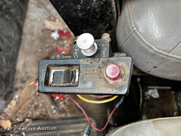 image for item JH9318 2001 International 4900  dump truck