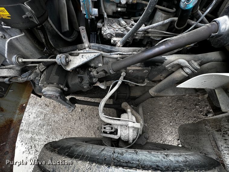 image for item JH9318 2001 International 4900  dump truck