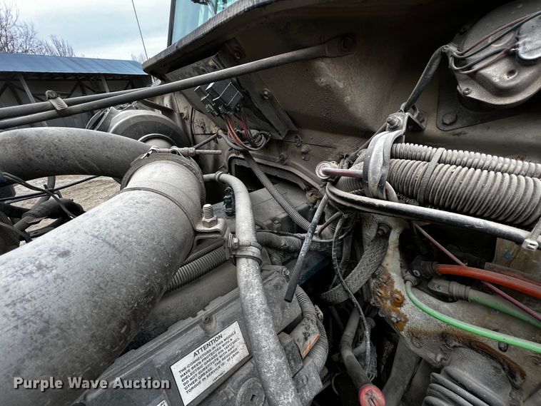 image for item JH9318 2001 International 4900  dump truck