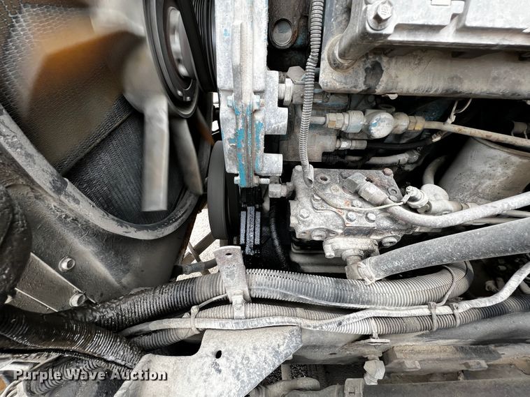 image for item JH9318 2001 International 4900  dump truck