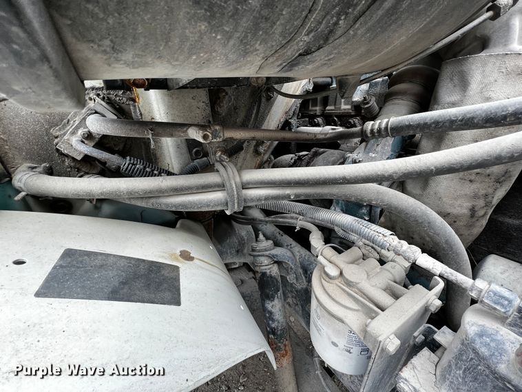 image for item JH9318 2001 International 4900  dump truck