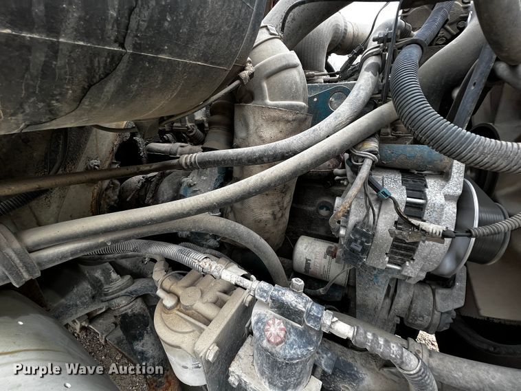 image for item JH9318 2001 International 4900  dump truck