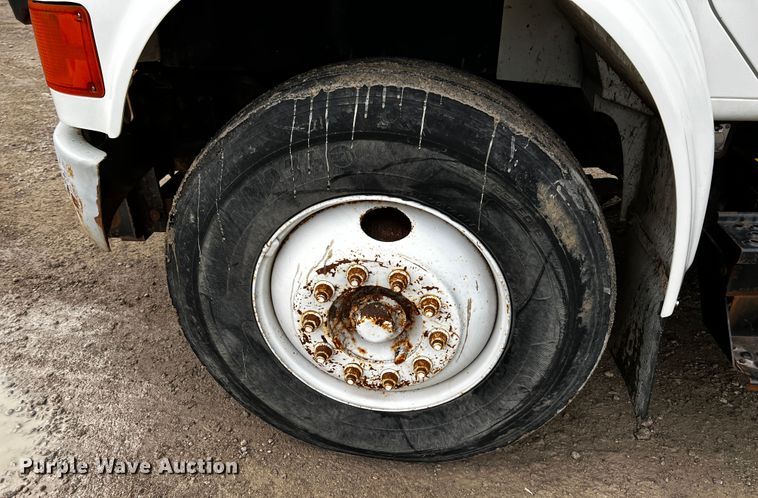 image for item JH9318 2001 International 4900  dump truck