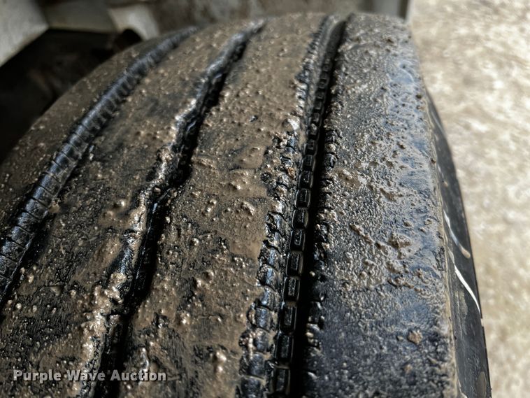 image for item JH9318 2001 International 4900  dump truck