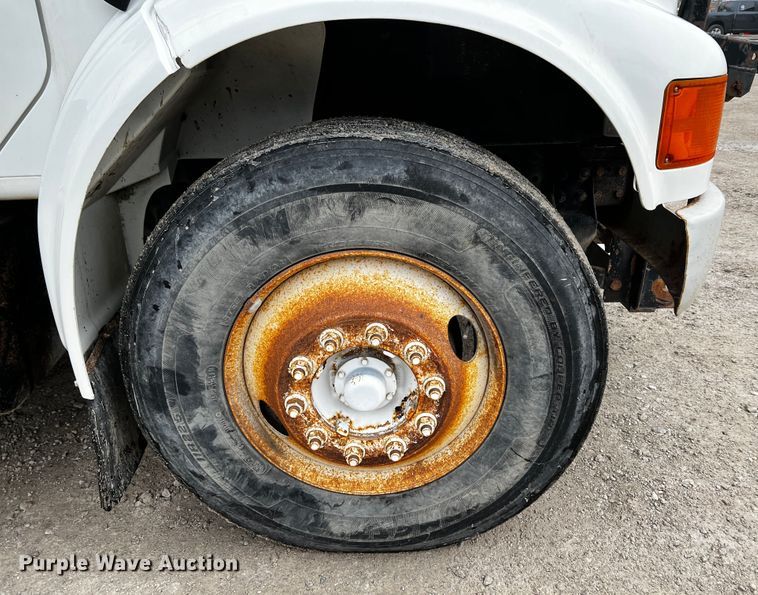 image for item JH9318 2001 International 4900  dump truck