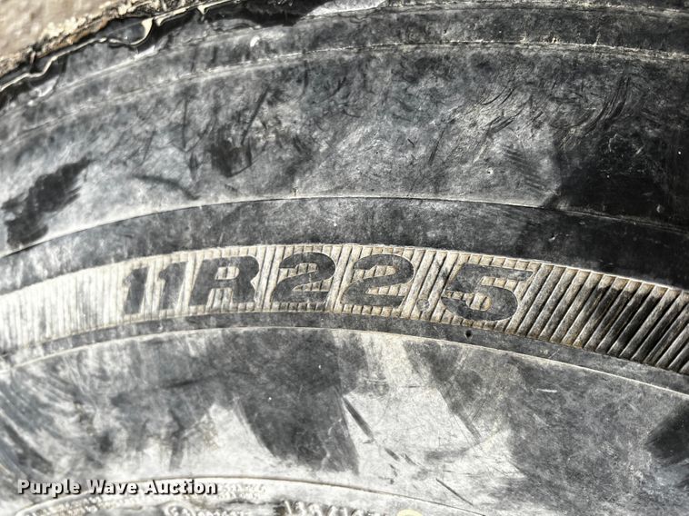 image for item JH9318 2001 International 4900  dump truck