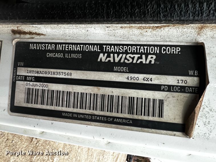 image for item JH9318 2001 International 4900  dump truck