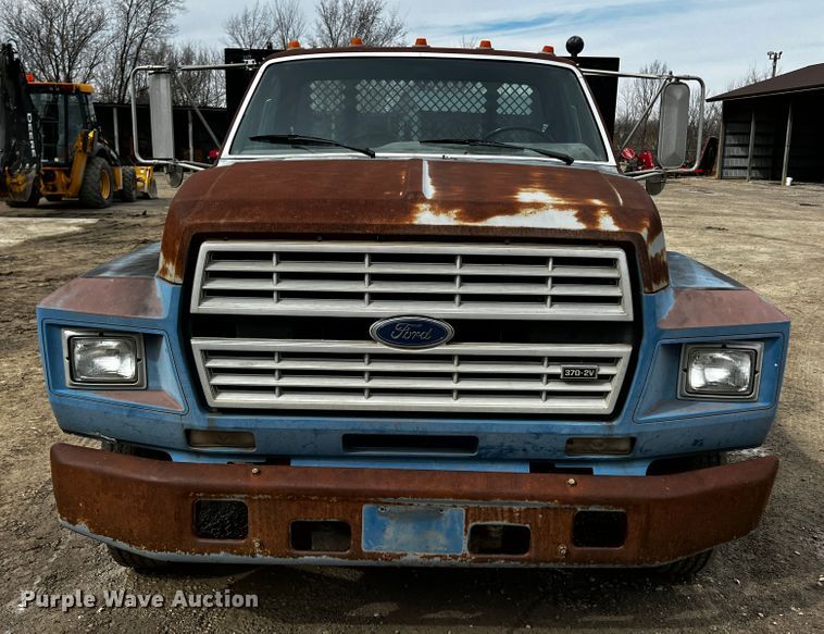 image for item JH9325 1990 Ford F600  flatbed truck