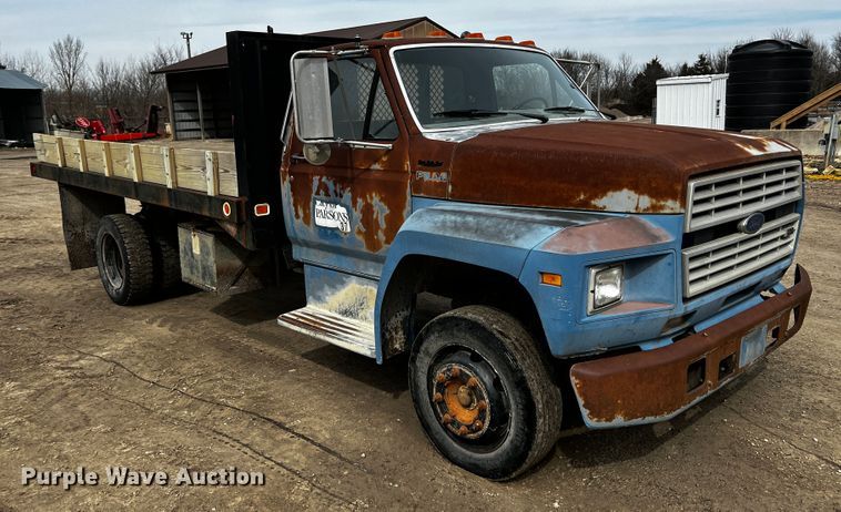 image for item JH9325 1990 Ford F600  flatbed truck