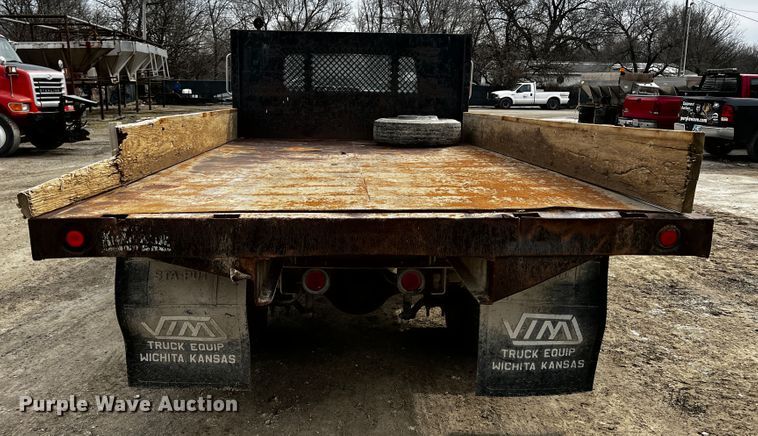 image for item JH9325 1990 Ford F600  flatbed truck