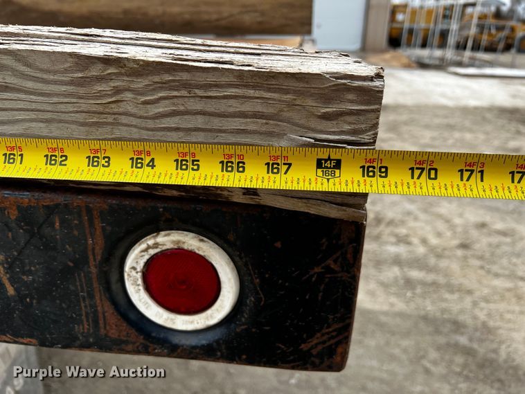 image for item JH9325 1990 Ford F600  flatbed truck