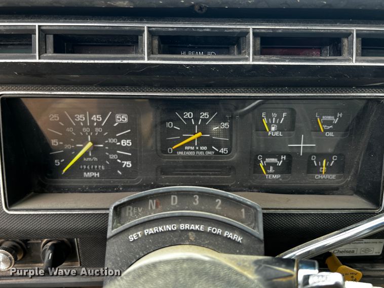 image for item JH9325 1990 Ford F600  flatbed truck