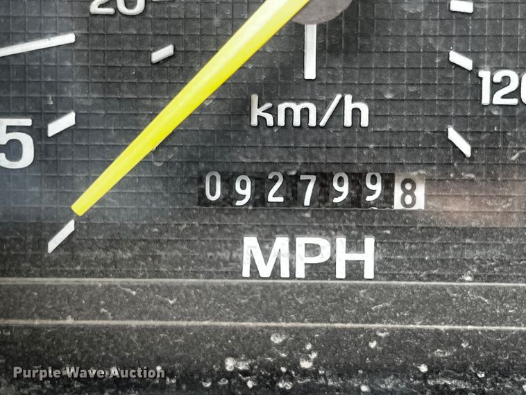 image for item JH9325 1990 Ford F600  flatbed truck