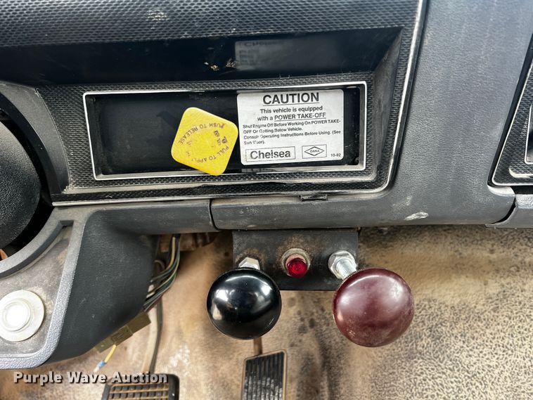 image for item JH9325 1990 Ford F600  flatbed truck