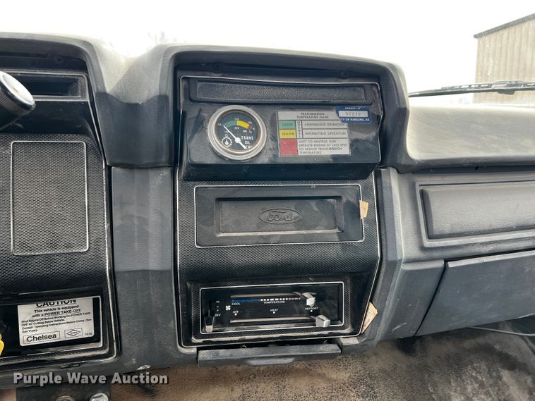 image for item JH9325 1990 Ford F600  flatbed truck