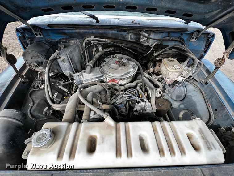 image for item JH9325 1990 Ford F600  flatbed truck