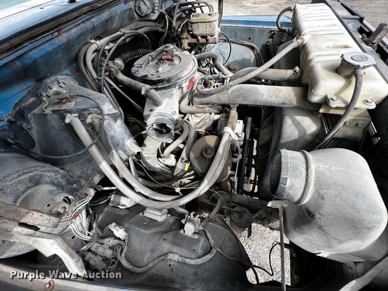 image for item JH9325 1990 Ford F600  flatbed truck