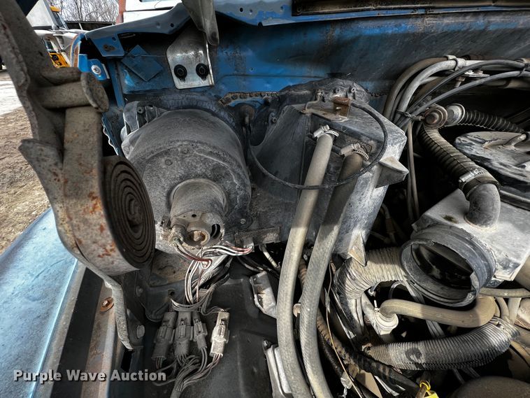 image for item JH9325 1990 Ford F600  flatbed truck