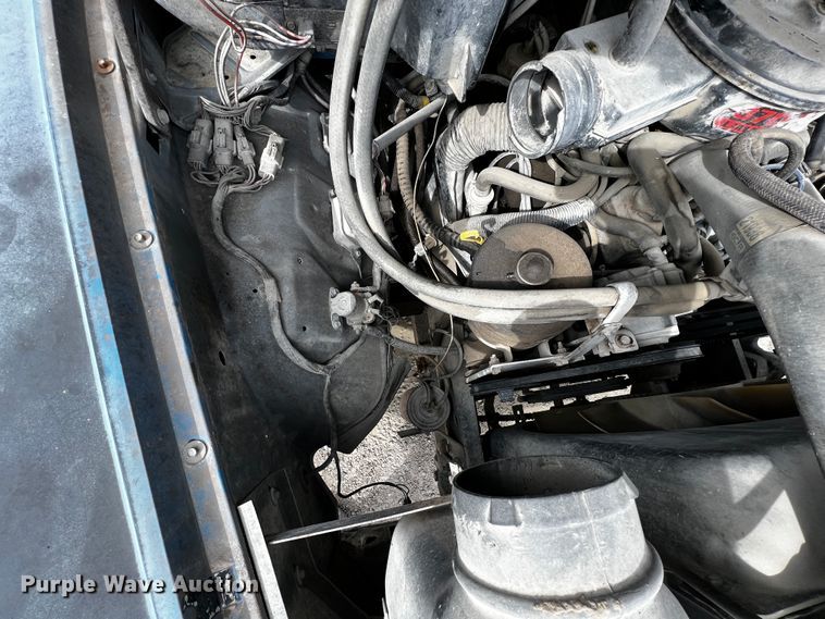 image for item JH9325 1990 Ford F600  flatbed truck