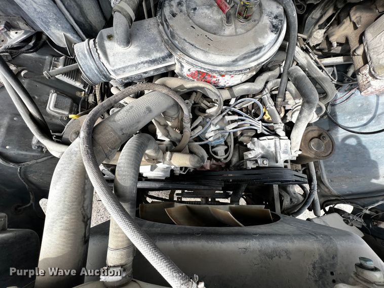 image for item JH9325 1990 Ford F600  flatbed truck