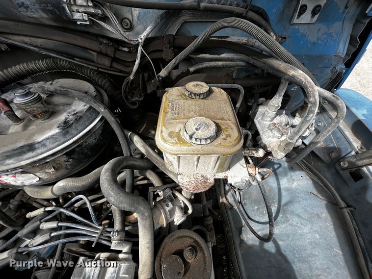 image for item JH9325 1990 Ford F600  flatbed truck