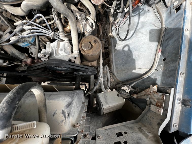 image for item JH9325 1990 Ford F600  flatbed truck