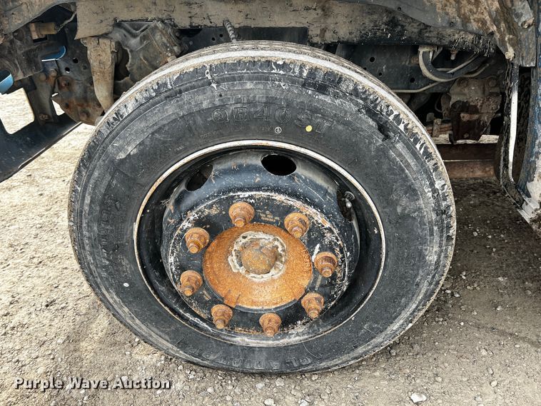 image for item JH9325 1990 Ford F600  flatbed truck