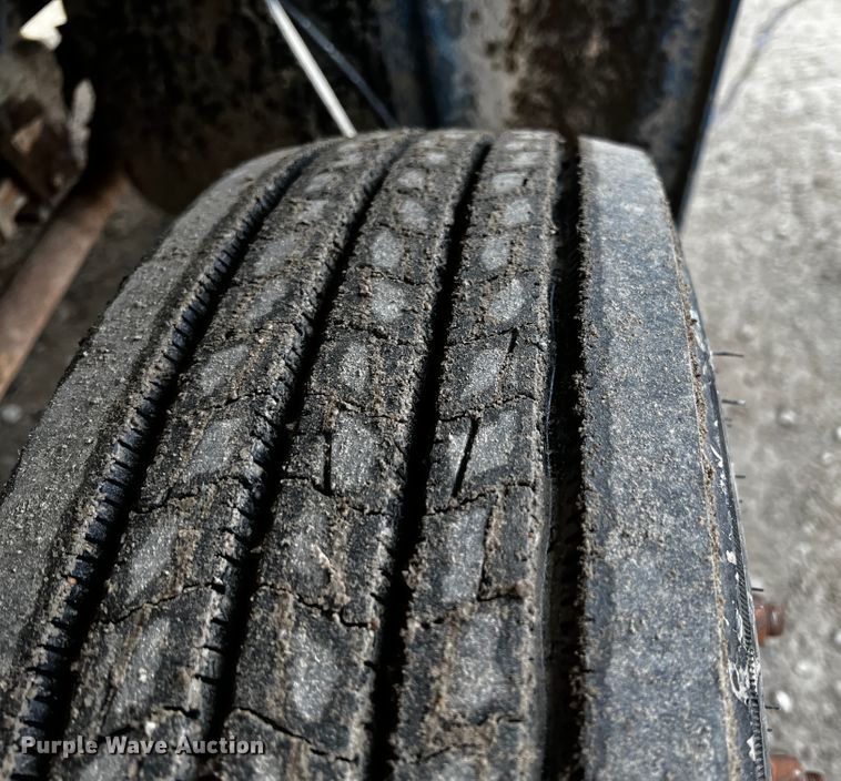 image for item JH9325 1990 Ford F600  flatbed truck