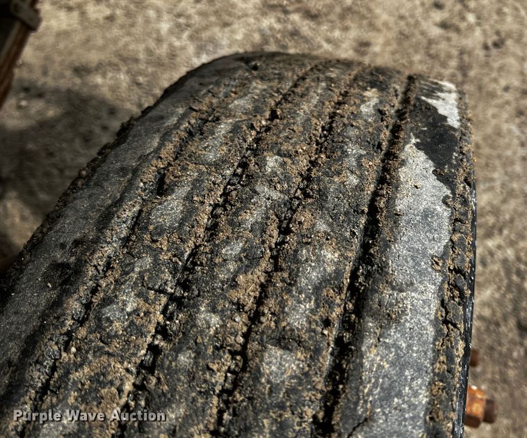 image for item JH9325 1990 Ford F600  flatbed truck