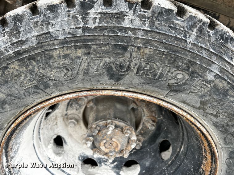 image for item JH9325 1990 Ford F600  flatbed truck