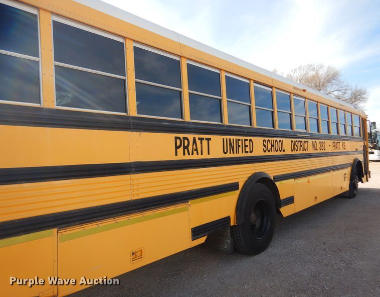 image for item JJ9848 1997 Thomas Built Saf-T-Liner MVP  school bus