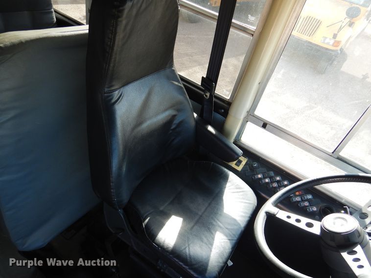 image for item JJ9848 1997 Thomas Built Saf-T-Liner MVP  school bus