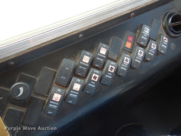 image for item JJ9848 1997 Thomas Built Saf-T-Liner MVP  school bus