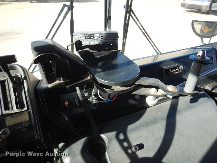 image for item JJ9848 1997 Thomas Built Saf-T-Liner MVP  school bus