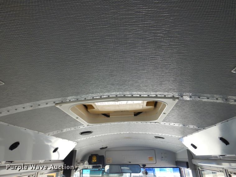 image for item JJ9848 1997 Thomas Built Saf-T-Liner MVP  school bus